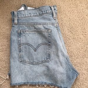 High waisted buttons fly Levi shorts